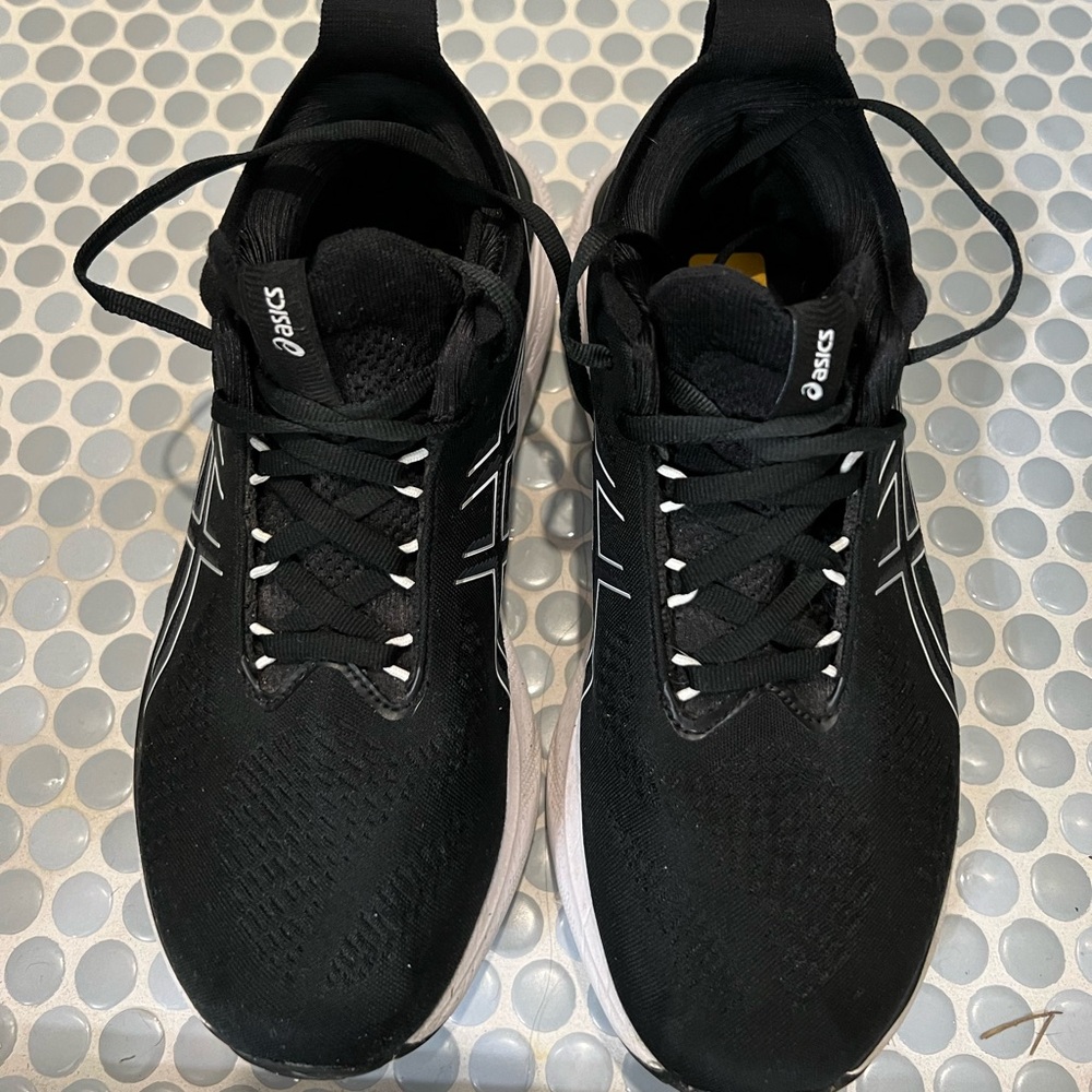 Women’s ASICS Nimbus 25 size 9.5